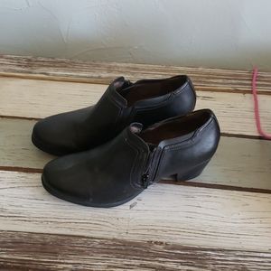 Black comfortable slip on ankle shoe